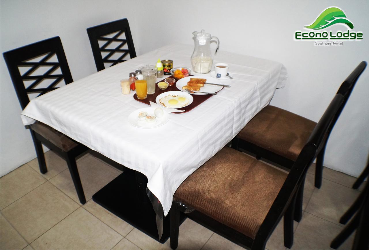 Econo Lodge Дар ес Саалам Екстериор снимка